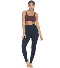 Manduka Cross Strap Yoga Bra Dark Chestnut -ZenFlow Outlet Store 1740160499747 darkchestnut 4a