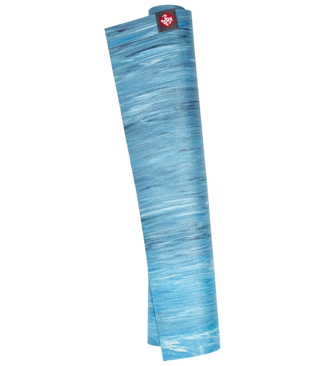 Manduka EKO SuperLite Travel Yoga Mat 71" 1.5mm Dresden Blue Marbled 2 Manduka EKO SuperLite Travel Yoga Mat 71" 1.5mm Dresden Blue Marbled - Image 2