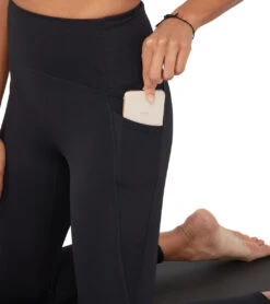 Manduka Pro High Waisted 7/8 Yoga Leggings 15 Manduka Pro High Waisted 7/8 Yoga Leggings -ZenFlow Outlet Store 4346622967851 black 3a