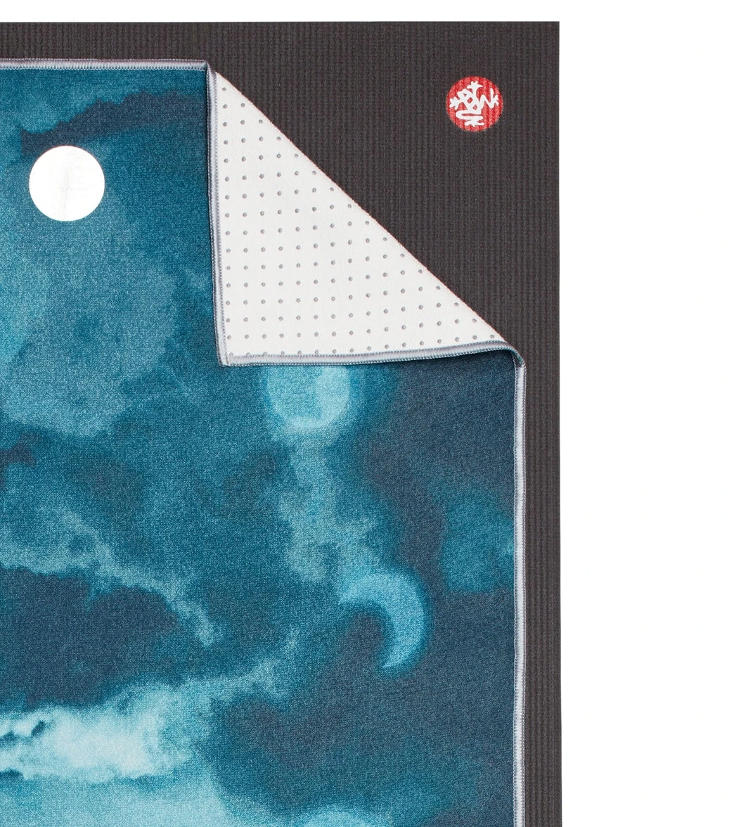 Manduka Yogitoes® Lunar Yoga Mat Towel Lunar 2 Manduka Yogitoes® Lunar Yoga Mat Towel Lunar - Image 2