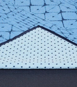 Manduka Yogitoes® Yoga Mat Towel, 71" Star Dye Clear Blue