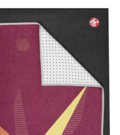 Manduka Yogitoes+ Repreve® Yoga Mat Towel, 71" Palm Geo 7 Manduka Yogitoes+ Repreve® Yoga Mat Towel, 71" Palm Geo -ZenFlow Outlet Store 6895582609451 palmgeo 4a
