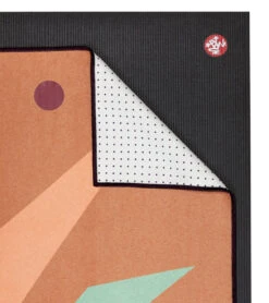 Manduka Yogitoes+ Repreve® Yoga Mat Towel, 71" Palm Punch 7 Manduka Yogitoes+ Repreve® Yoga Mat Towel, 71" Palm Punch -ZenFlow Outlet Store 6895583199275 palmpunch 4a