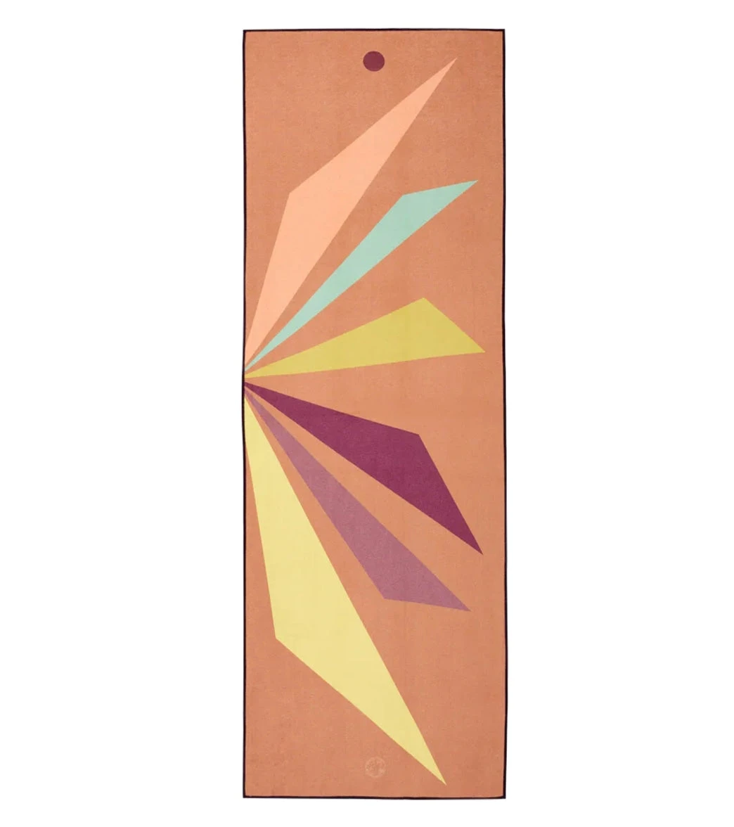 Manduka Yogitoes+ Repreve® Yoga Mat Towel, 71" Palm Punch 5 Manduka Yogitoes+ Repreve® Yoga Mat Towel, 71" Palm Punch - Image 5