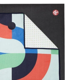 Manduka Yogitoes+ Repreve® Yoga Mat Towel, 71" Wavelength -ZenFlow Outlet Store 7083040178219 wavelength 4a