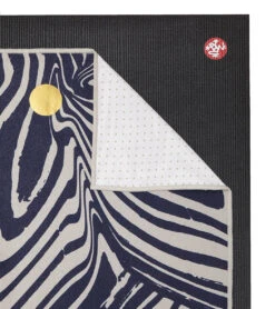 Manduka Yogitoes+ Repreve® Yoga Mat Towel, 71" Gentle Star -ZenFlow Outlet Store 7083040243755 gentlestar 4a