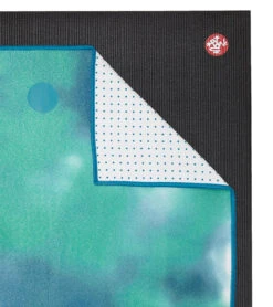 Manduka Yogitoes+ Repreve® Yoga Mat Towel, 71" Lido Sky 7 Manduka Yogitoes+ Repreve® Yoga Mat Towel, 71" Lido Sky -ZenFlow Outlet Store 7083040407595 lidosky 4a