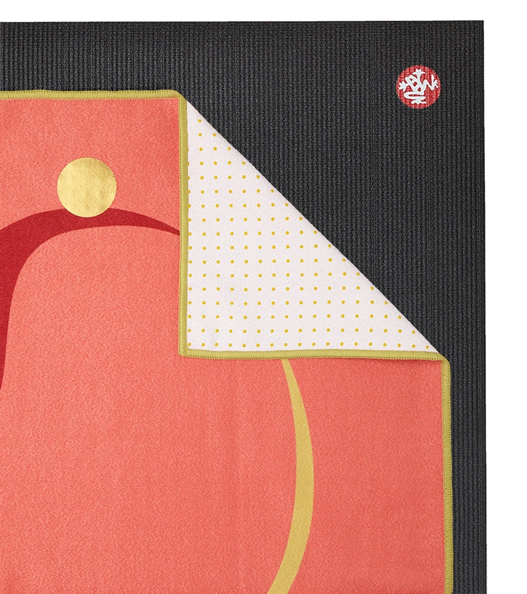 Manduka Yogitoes+ Repreve® Yoga Mat Towel, 71" Capsule 3 Manduka Yogitoes+ Repreve® Yoga Mat Towel, 71" Capsule - Image 3