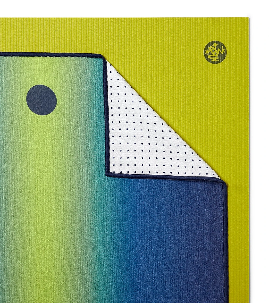 Manduka Yogitoes® Yoga Mat Towel, 71" Emerald Array 2 Manduka Yogitoes® Yoga Mat Towel, 71" Emerald Array - Image 2