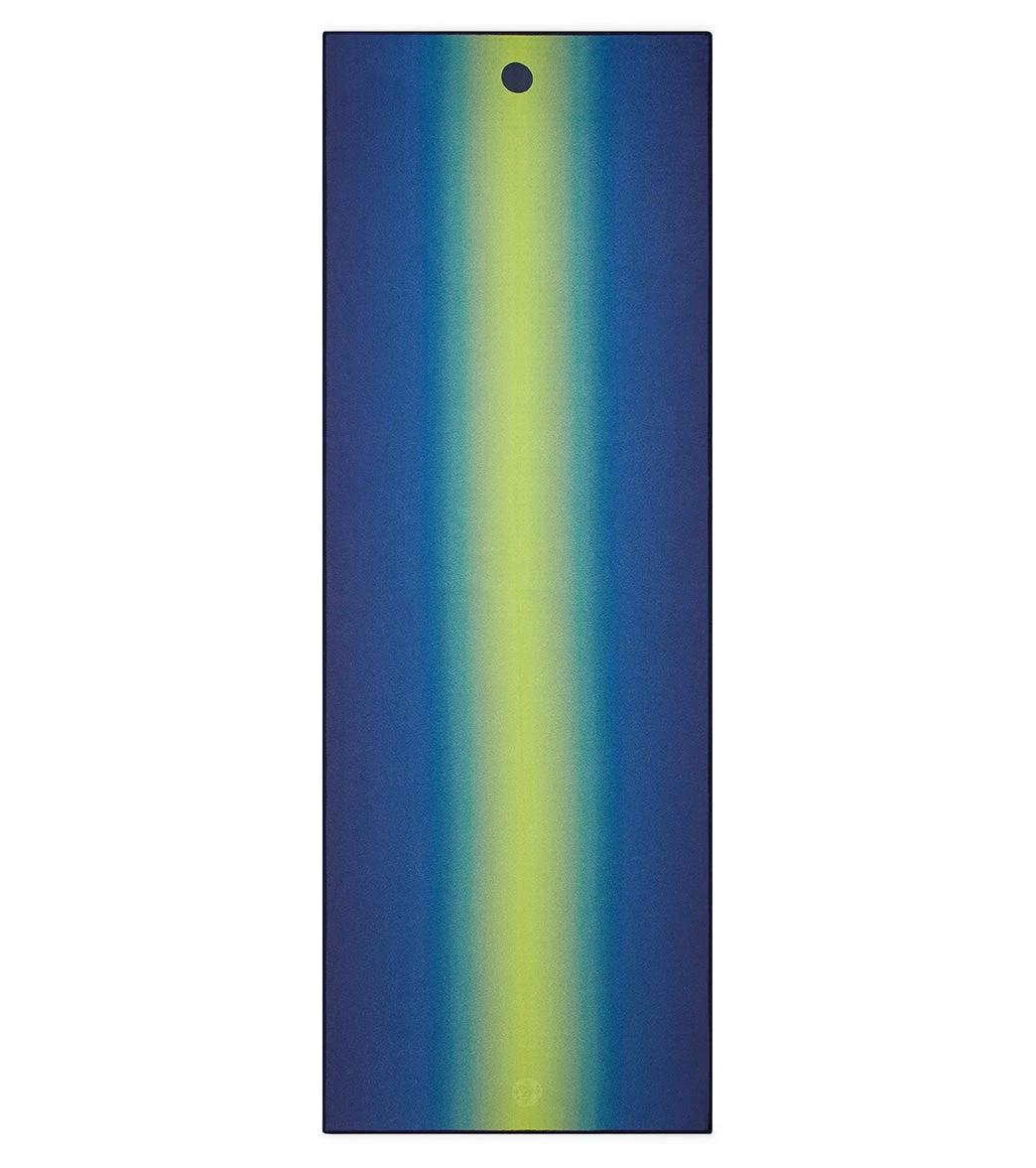 Manduka Yogitoes® Yoga Mat Towel, 71" Emerald Array 3 Manduka Yogitoes® Yoga Mat Towel, 71" Emerald Array - Image 3
