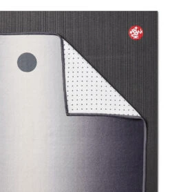 Manduka Yogitoes® Yoga Mat Towel, 71" Diamond Array -ZenFlow Outlet Store 7139077652523 diamondarray 4a
