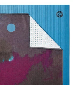 Manduka Yogitoes® Yoga Mat Towel, 71" Amethyst Vibe -ZenFlow Outlet Store 7139077685291 amethystvibe 4a