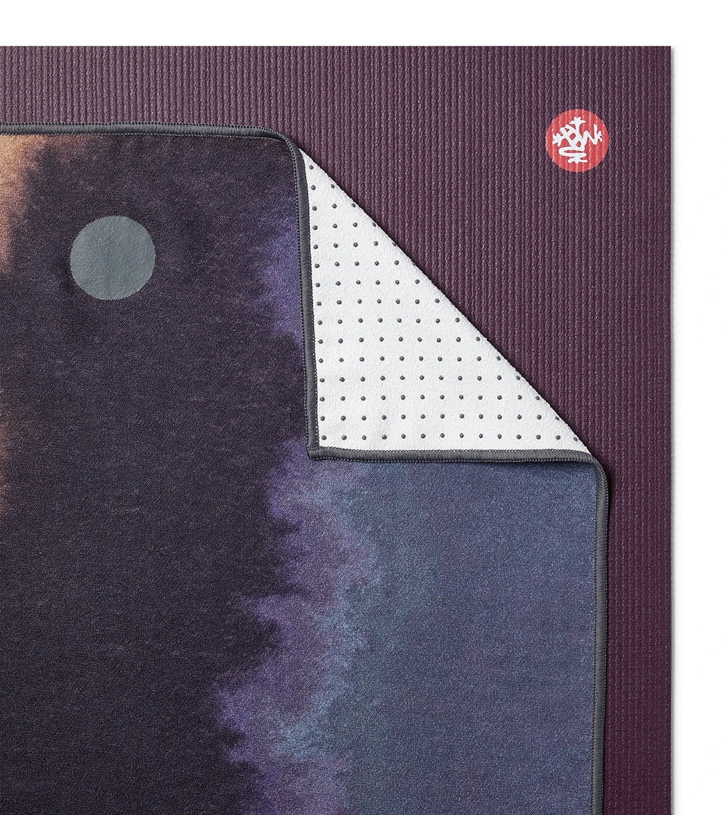 Manduka Yogitoes® Yoga Mat Towel, 71" Diamond Truth 3 Manduka Yogitoes® Yoga Mat Towel, 71" Diamond Truth - Image 3