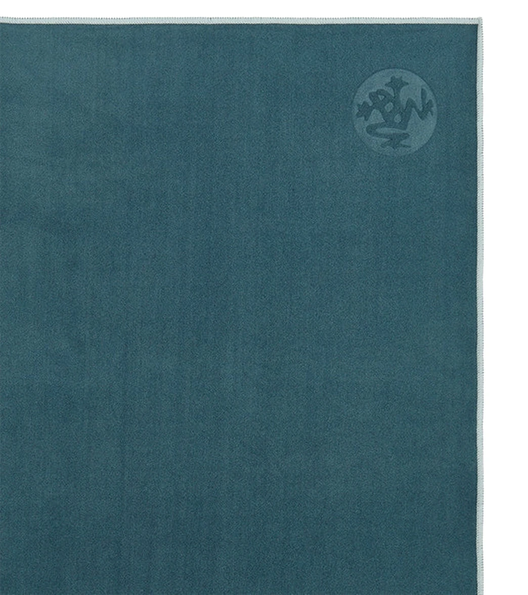 Manduka EQua Mat Towel Long Sage 2 Manduka EQua Mat Towel Long Sage - Image 2